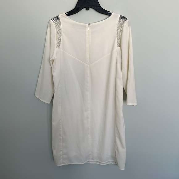 Cream summer dress for women size M with lace detailing on the sleeves - Picture 3 of 3